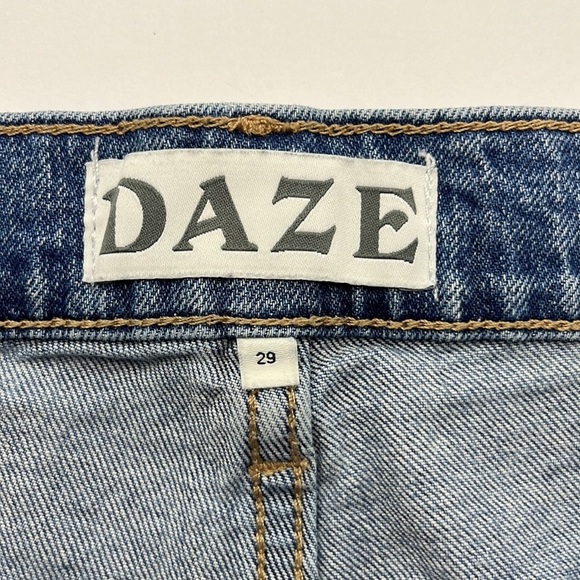 Daze Tough Love High Rise Shorts Size 29 - Picture 9 of 16